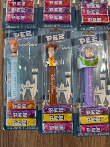 2025 Disney Parks Set di 6 PEZ Cenerentola, Buzz, Woody, Topolino, Minnie,Figment - Foto 3 di 6