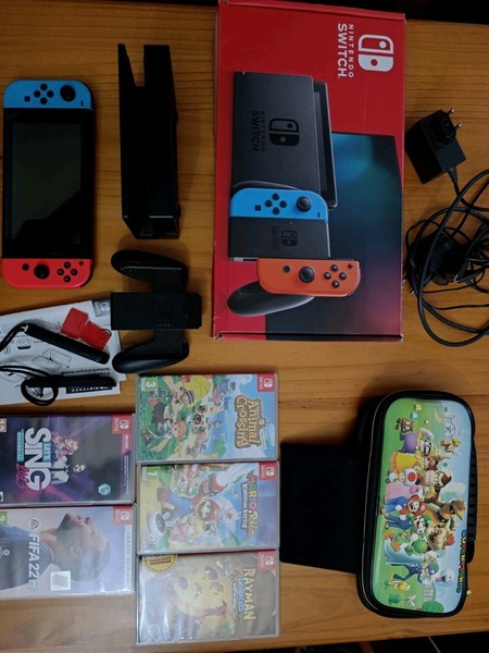 Nintendo Switch 32GB+Lote 5 Juegos Portatil Joy-Con Azul Neón y Rojo Neón-Negra