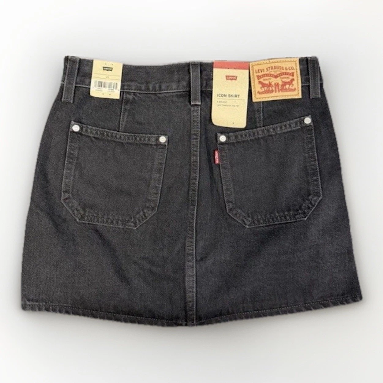 Women’s Levi’s Icon Skirt Black Denim NWT MSRP $59 Size 30 Mid-Rise Zip Front