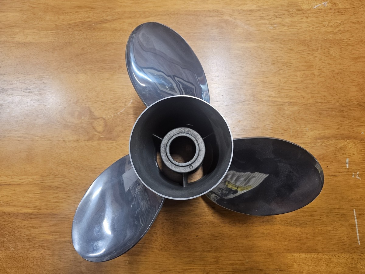 メル　2/4 Amazon.com : Mercury Laser II Boat Propeller 48-16547A46