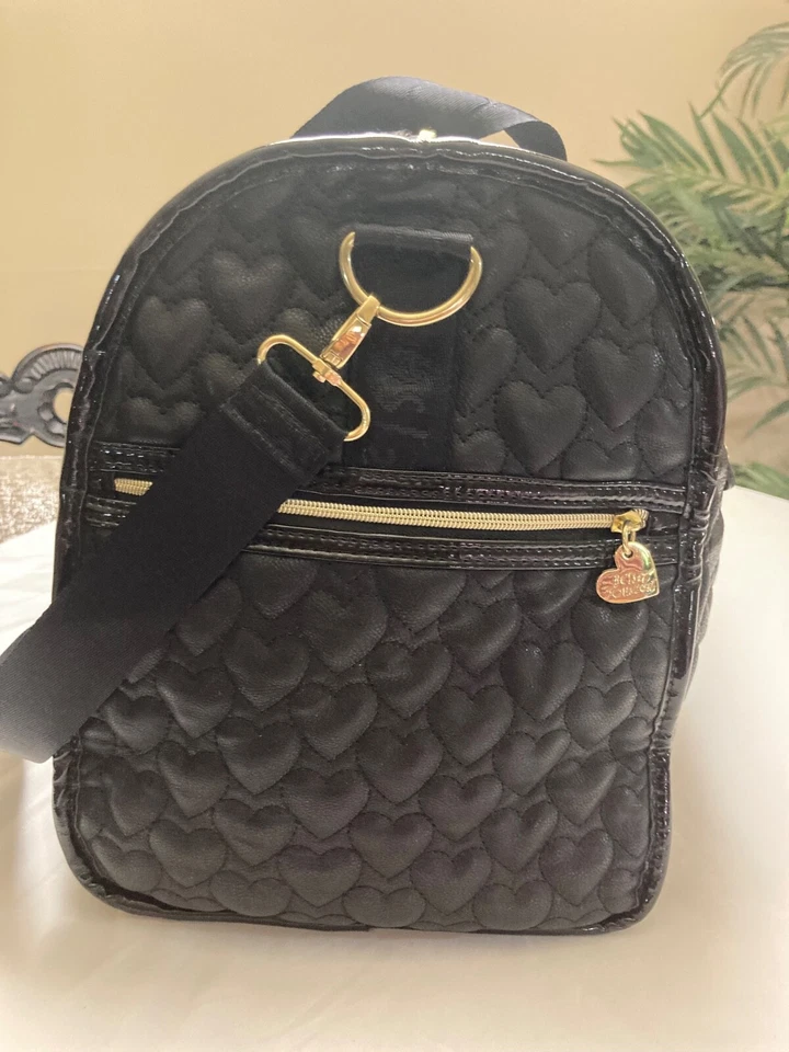 Betsey Johnson | Bolso de Lona de Fin de Semana Acolchado Negro con Acento de Leopardo  Foto 4 de 4