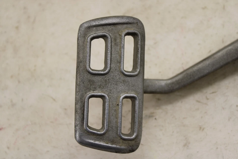 Chevrolet Corvette 2005-2013 pedal de freno OEM MJ44 Foto 2 de 4