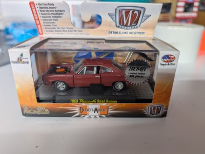 1/492 M2 Machines 1/64 1969 Plymouth Road Runner  SEMA Hood Loose In Box 