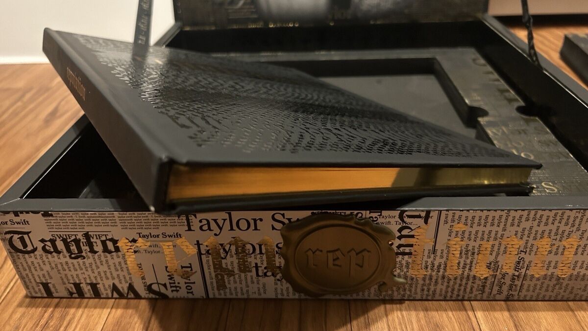 Taylor Swift Reputation Tour VIP Box - ALL items (+2 rep Taylor Swift Reputation Tour VIP Box - ALL items (+2 rep
