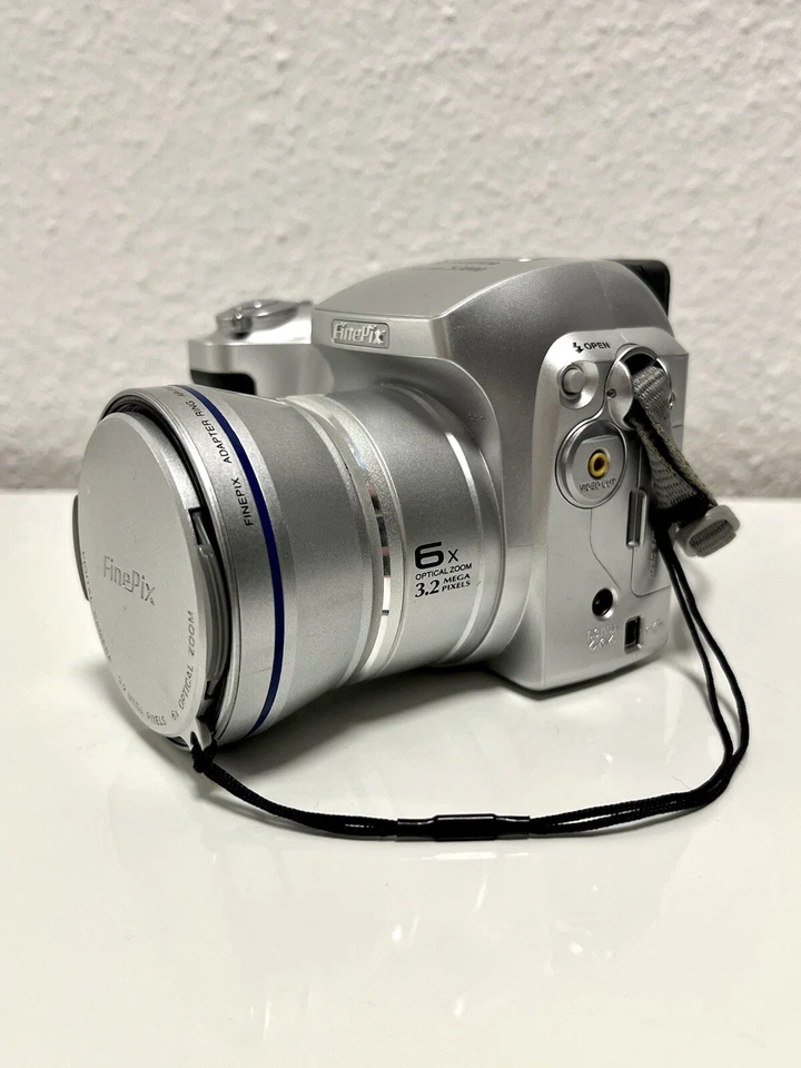 Fujifilm Finepix S3000 Silber / Kompakte Bridge Digitalkamera / Geprüft ✅ - Bild 3 von 4