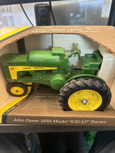 Ertl John Deere Tractor 1958 Model 630 LP 1:16 diecast metal Farm Toy MIB #5590 - Picture 3 of 8