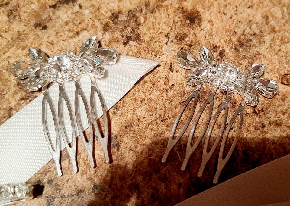 Beautiful Wedding Hair Accessories 7 Piece Lot Combs Barrett Hair Wrap  - Image 4 of 4