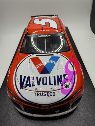 2021 Kyle Larson #5 Valvoline Nashville Raced Win 1/24 Nascar - Picture 3 of 18