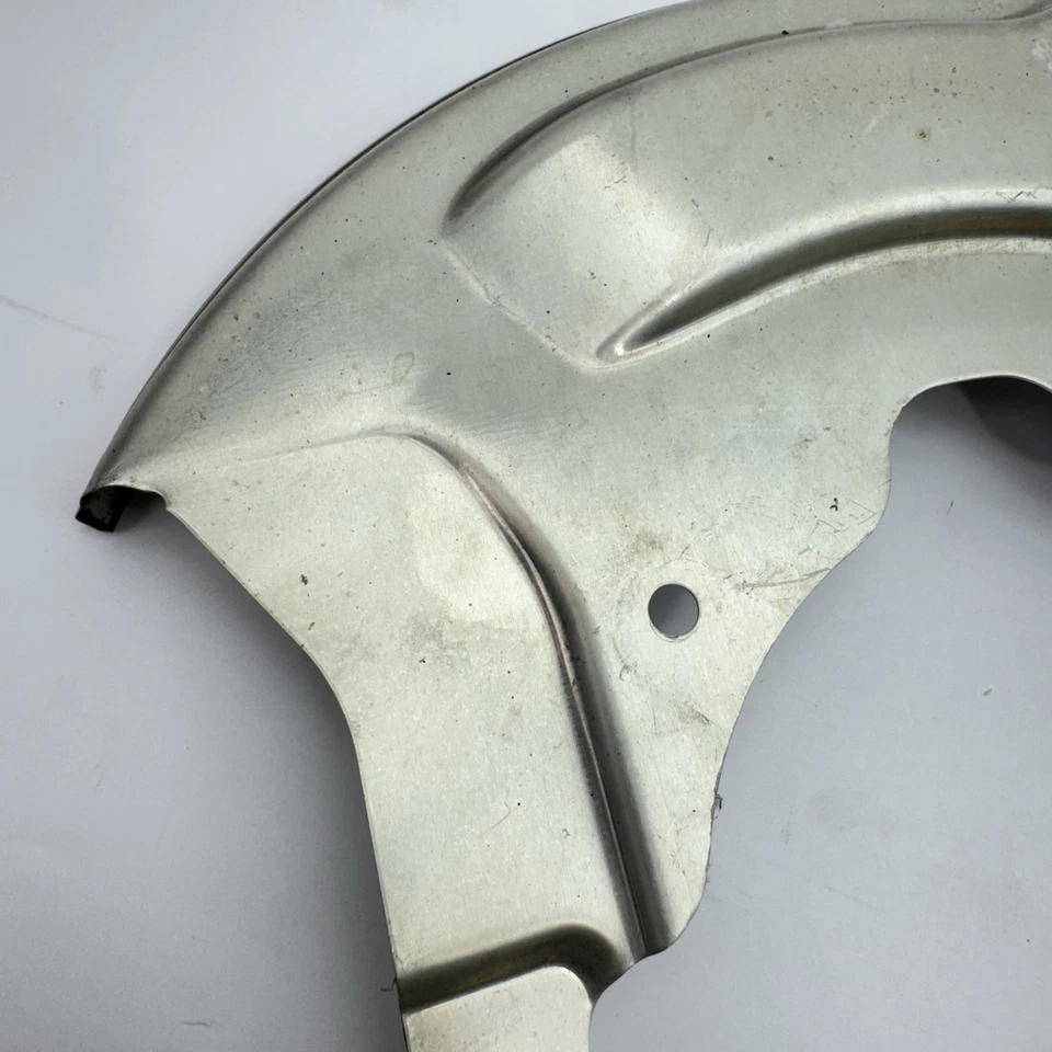 Placa de protección de disco de freno de rueda trasera izquierda Volvo S60 2019-2025 OEM Foto 2 de 4