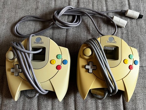 Dreamcast Controllers x 2 + Cable Extender