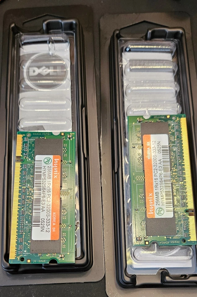 Juego de memoria Dell Hynix HYMP532S64P6-E3 AA 0525N (1 GB) 256 MB 1Rx16 PC2-3200S 2 OB Foto 3 de 3