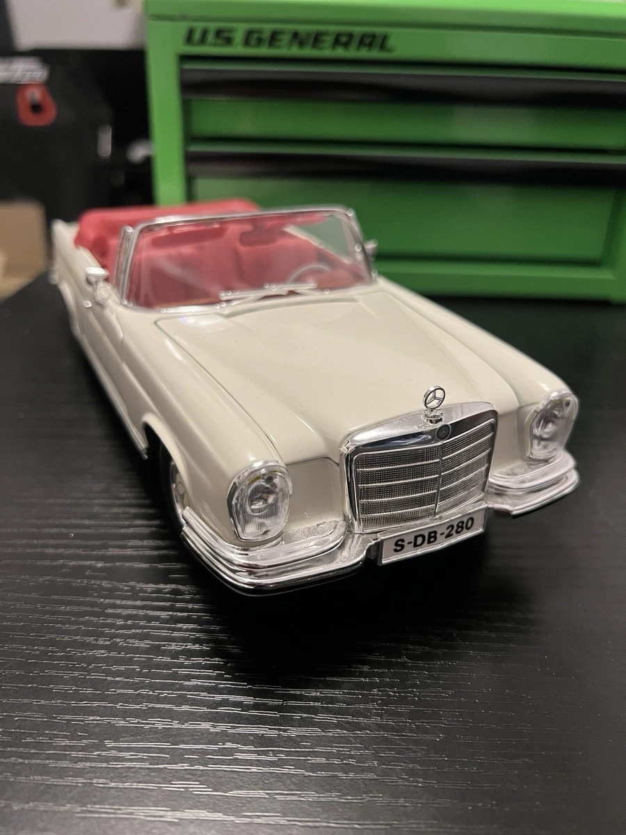 Maisto Mercedes-Benz 1:18 Scale Diecast Cars, Trucks & Vans for