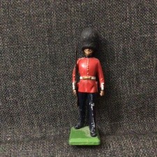 Vintage 1986 Britains Ltd Royal Scots Guardsman Toy Soldier Britains