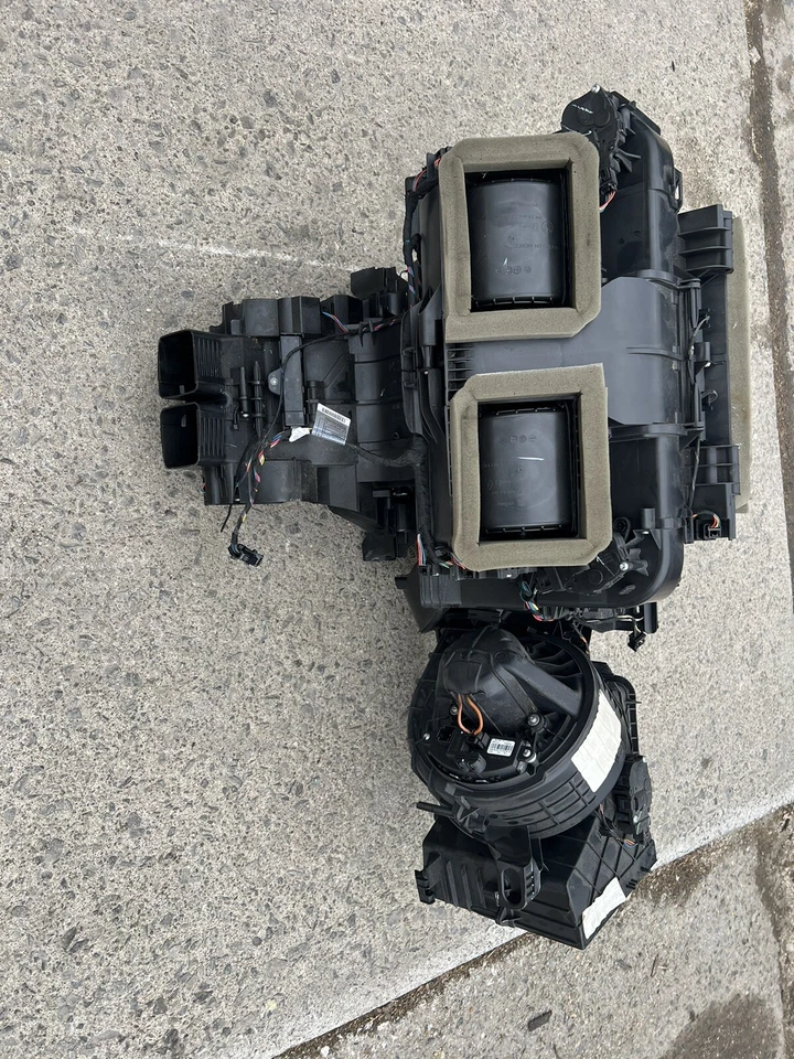 2014-2018 BMW X6M GENUINE FRONT HVAC A/C HEATER BLOWER MOTOR W/HOUSING DUCT OEM - Image 2 of 4