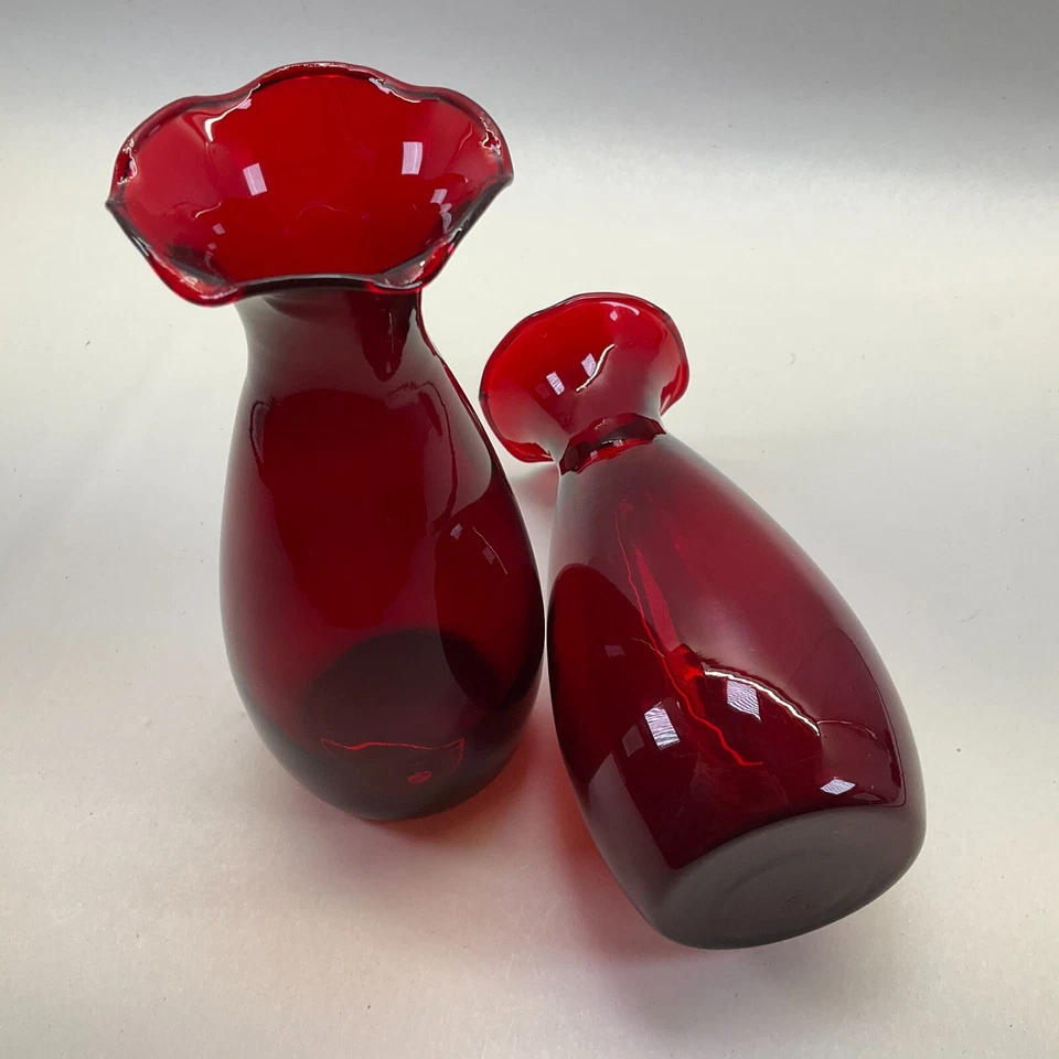 Anchor Hocking Royal Ruby Flower Vases - Ruffled Rim Vintage - Set of 2 - Image 3 of 3