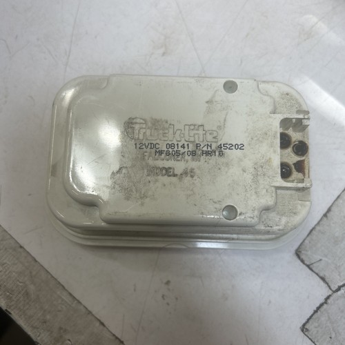 Truck-Lite 45202R3 Red Rectangular Tail-Light Assembly NOS - Picture 2 of 4