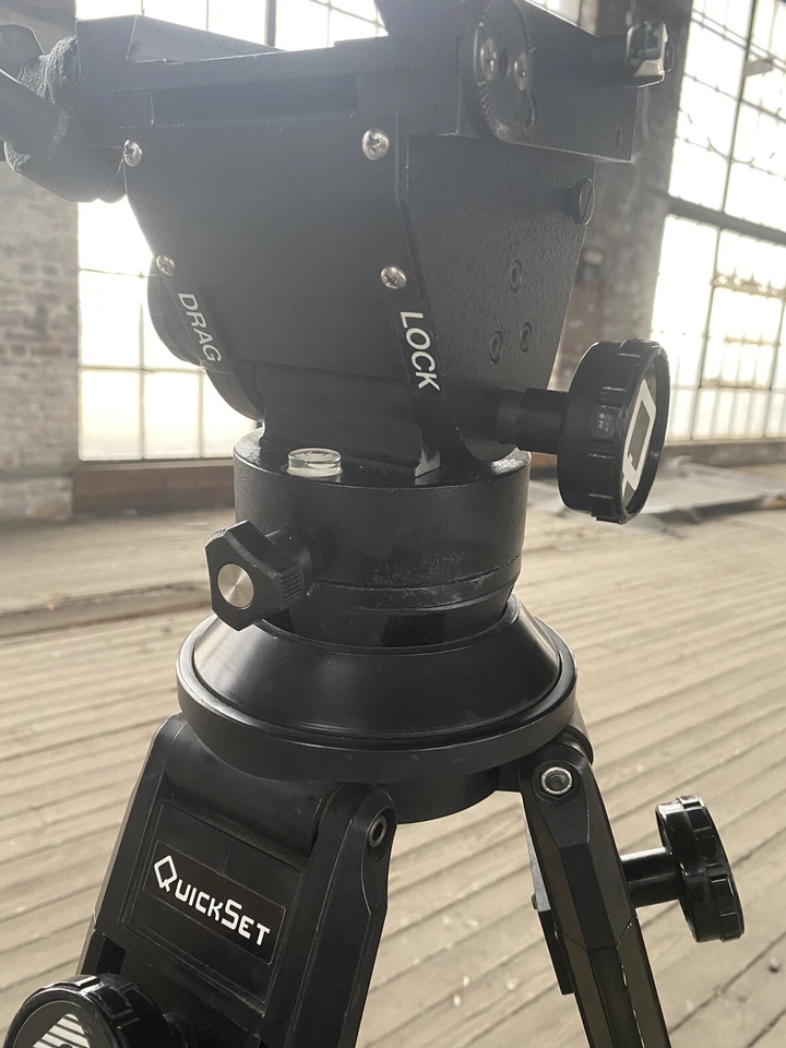 QUICK SET INTERNATIONAL HEAVY DUTY TV / VIDEO TRIPOD with QUICKSET FLUID HEAD - Image 3 of 4