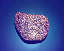 Fluorescent Sodalite ( Yooperlite )   8.2 oz.  A Bright Lake Superior Yooperlite
