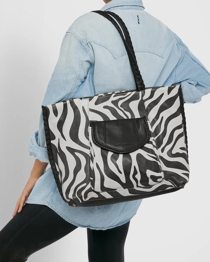 Bolsa tote Aimee Kestenberg All For Love assinatura estampa zebra couro genuíno 