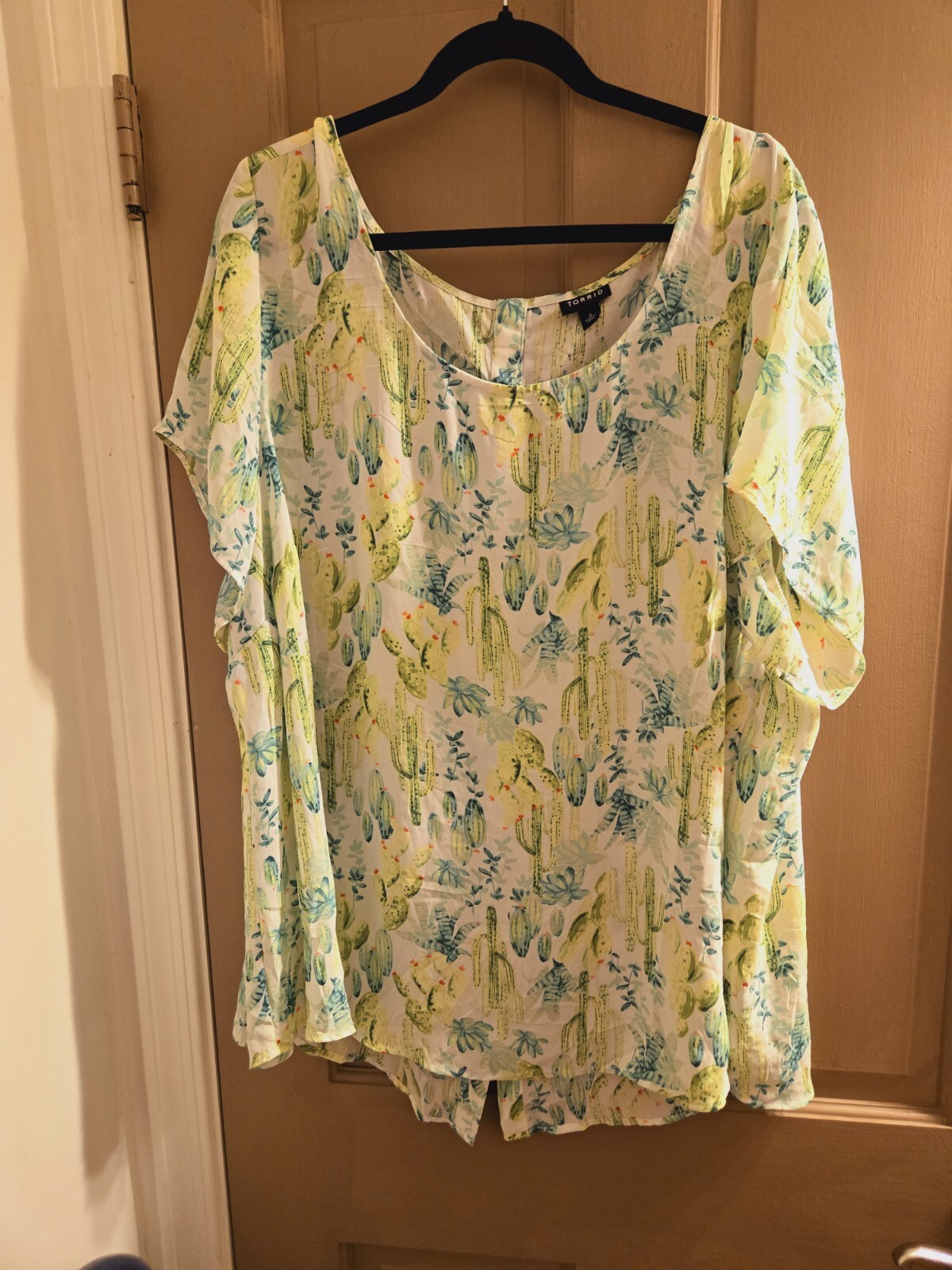 Torrid Georgette  Cactus Split Back Cap Sleeve Bl… - image 2