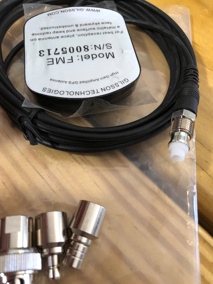 Antena GPS Amplificada Universal Gilsson FME - Cuatro adaptadores incluidos en el kit Foto 3 de 4