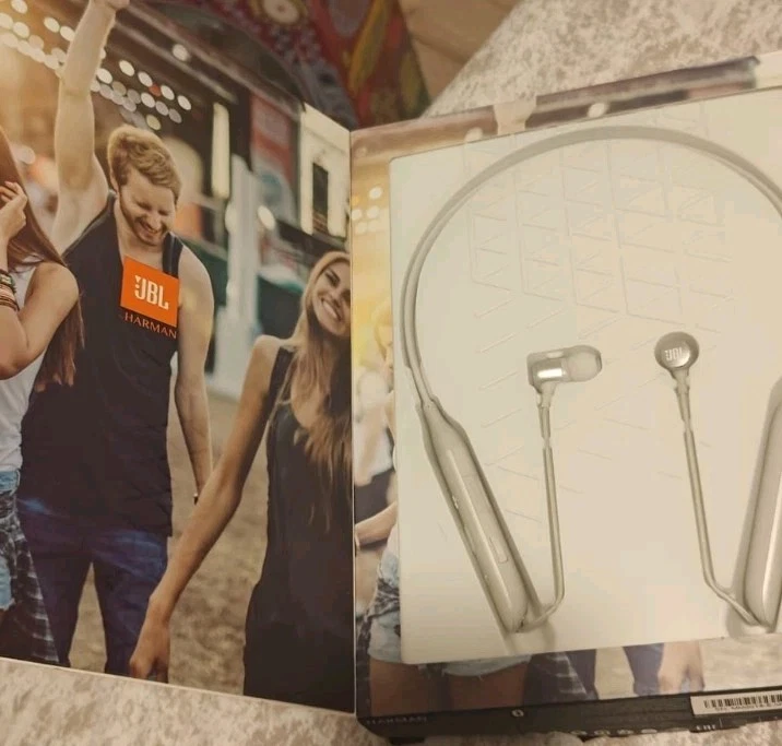 Brand New audifonos JBL LIVE 220BT Wireless Headphones (CAJA GOLPEADA) - Imagen 4 de 4