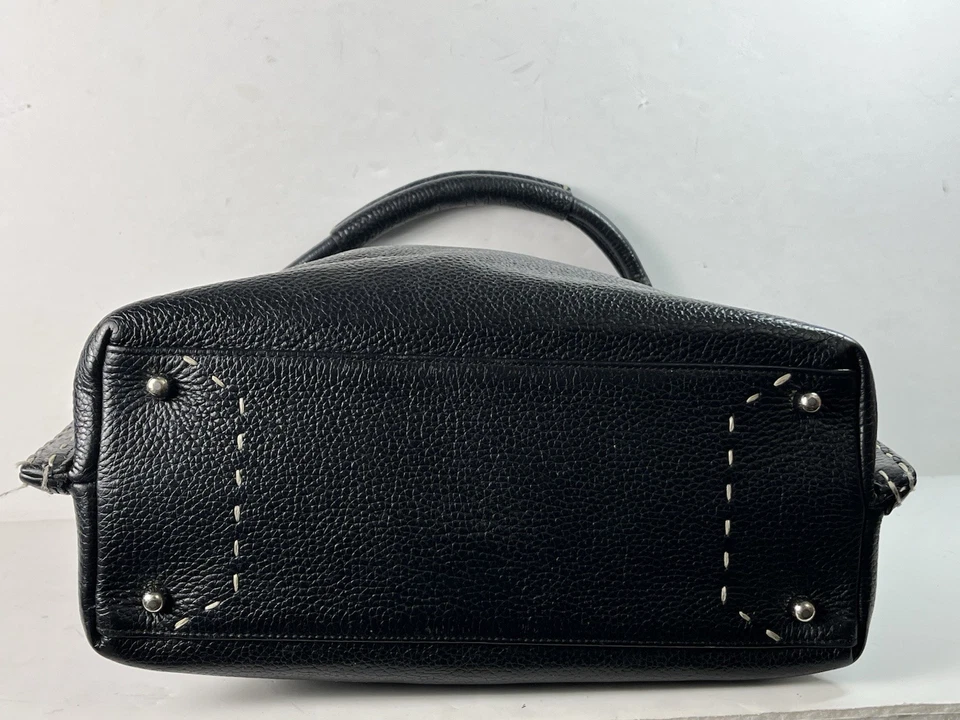 Bolso Cartera BCBG Maxazria Cuero Negro Guijarro en Muy Buen Estado Foto 4 de 4