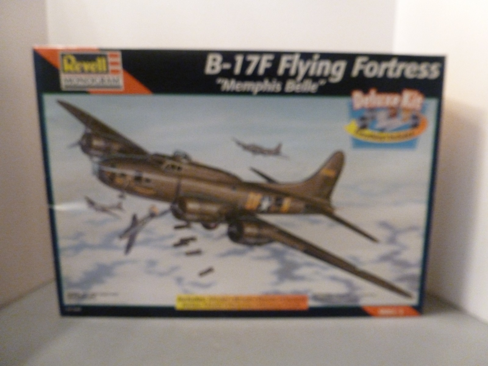 REVELL/MONOGRAM B-17F FLIYING FORTRESS MEMPHIS BELLE 85-6652