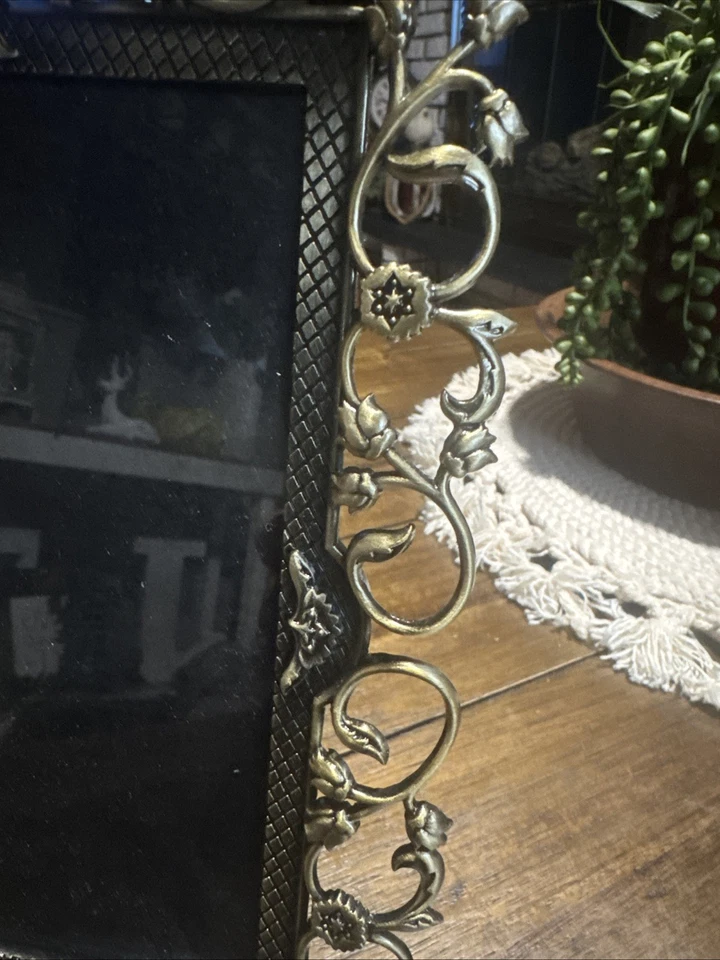 Marco de fotos Fetco dorado y negro 5 x 7 con marco de diseño de recorte de desplazamiento Foto 3 de 4