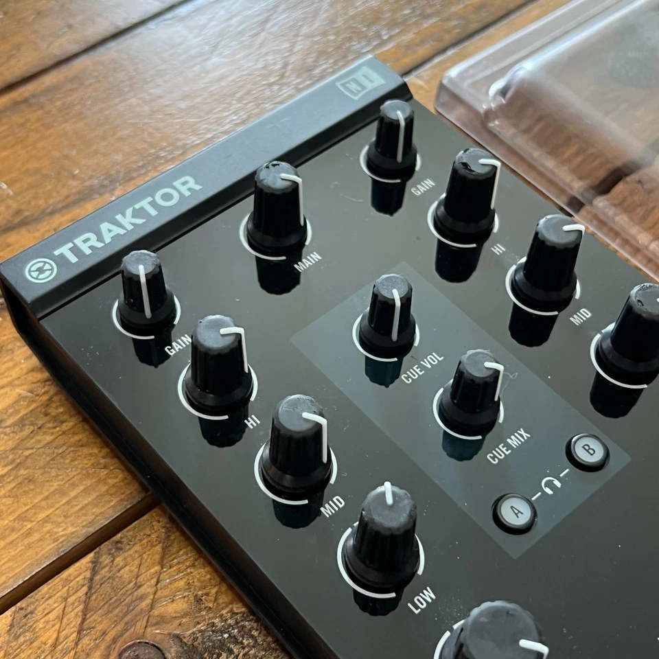 Native Instruments Traktor Kontrol Z1 – Includes Decksaver – Tested & Working - Image 2 of 4