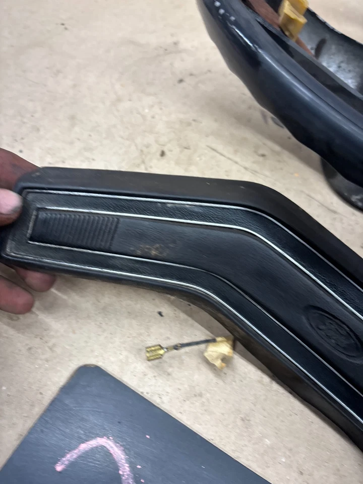 78-86 81 82 83 F100 F150 Maverick Mustang Torino Steering Wheel Oem HORN PAD 79 - Image 4 of 4