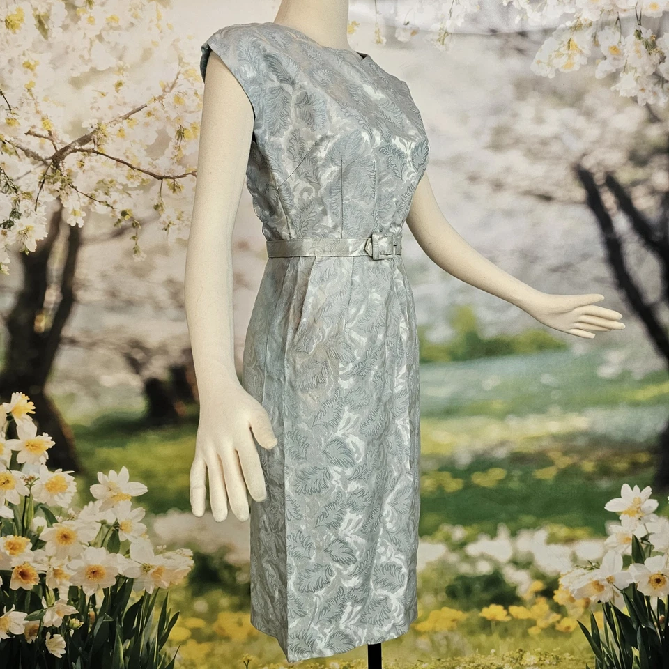 Vestido Vintage Años 60 Azul Pálido Sedoso Plata Cinturón Ajustado Mangas Gorra Estampado Hoja Foto 4 de 4