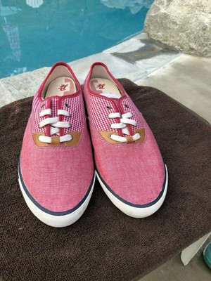 red dot tennis shoes