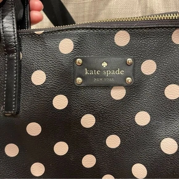 Kate Spade Bolsa de Pañales Lunares con Cambiador Bolso de Mano con Cremallera Defectuoso Foto 3 de 4