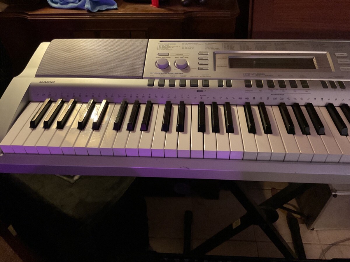 casio wk210 76 key workstation with proline stand loaded has it