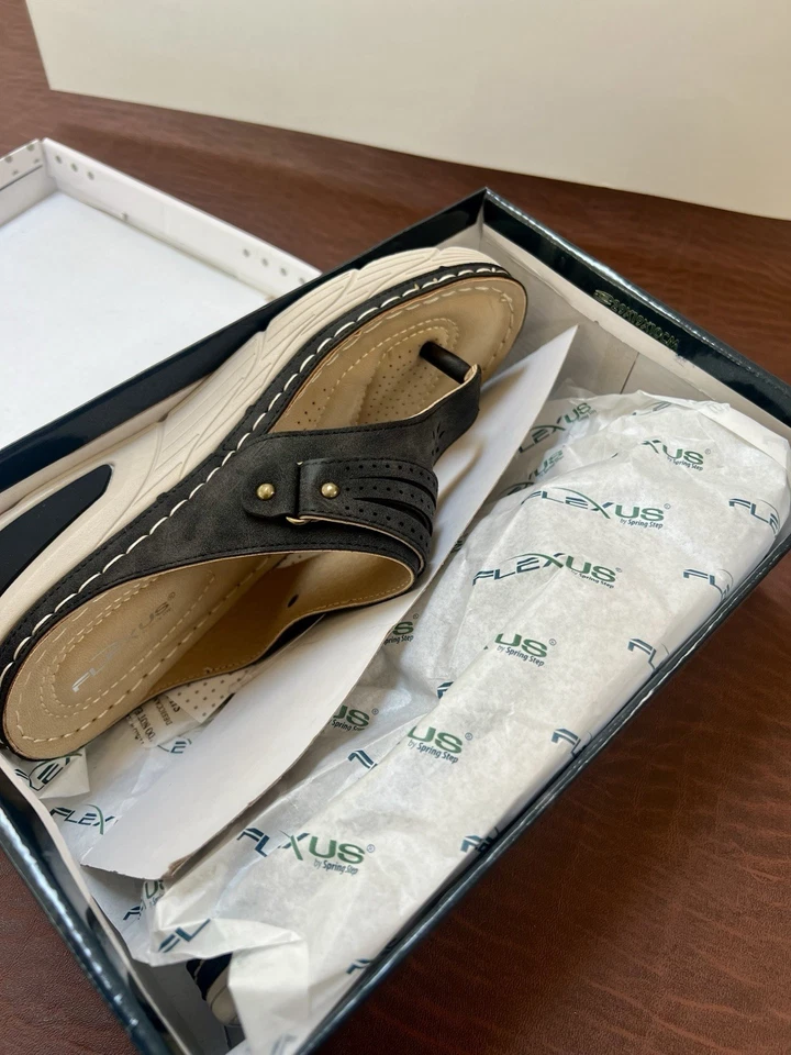 Women’s Spring Step Sandals Mosey-B Size 9 medium Black with Arch Support - Image 3 of 4