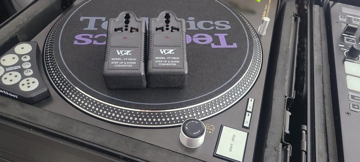 Pair of Near Mint Technics SL-1200 MK6 K1 DJ Turntables MK5 Pair of Near Mint Technics SL-1200 MK6 K1 DJ Turntables MK5