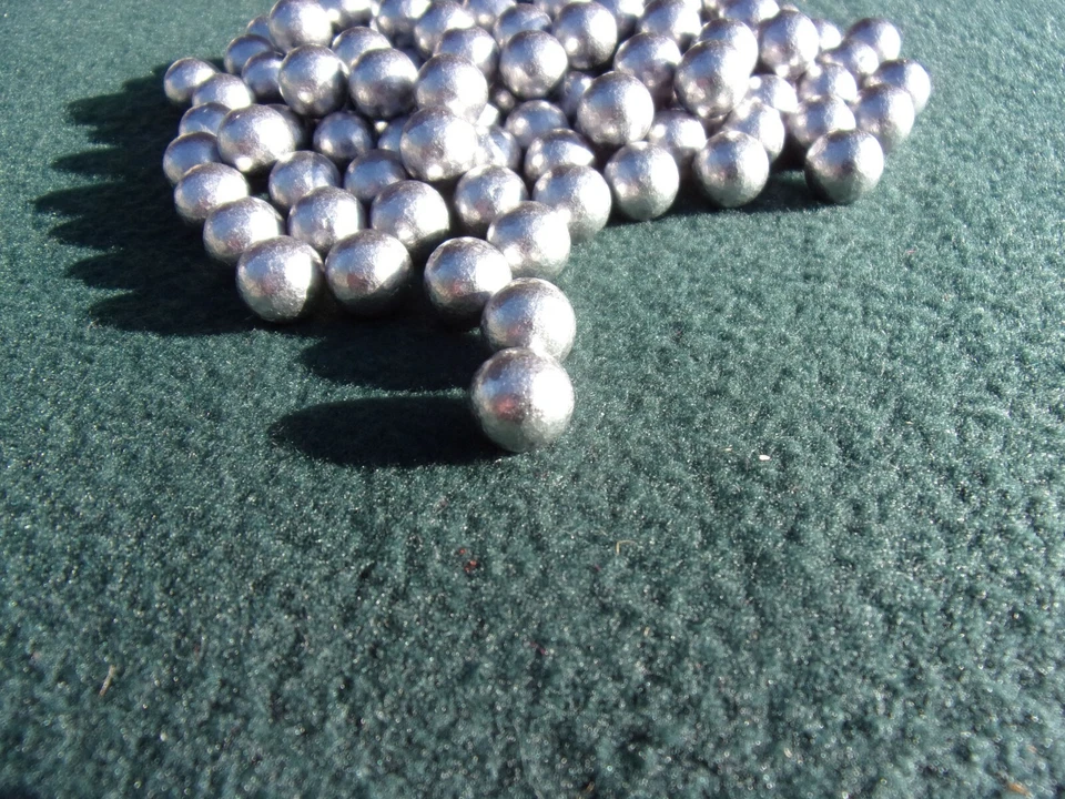 1kg 11mm approx round lead balls  catapult slingshot ammo 120 balls approx  - Image 2 of 3