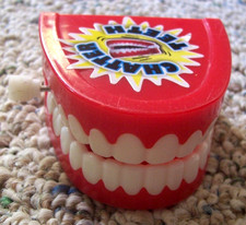 Ja-Ru Chatter Teeth Wind Up Teeth with Moving Jaw Fun Toy for Kids and Adults