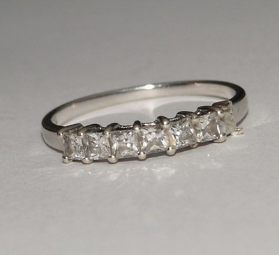 Ring 9 kt Weißgold Zirkonia Größe O