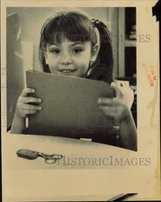 1986 Press Photo Young Girl Holding School Folder - lrb37635
