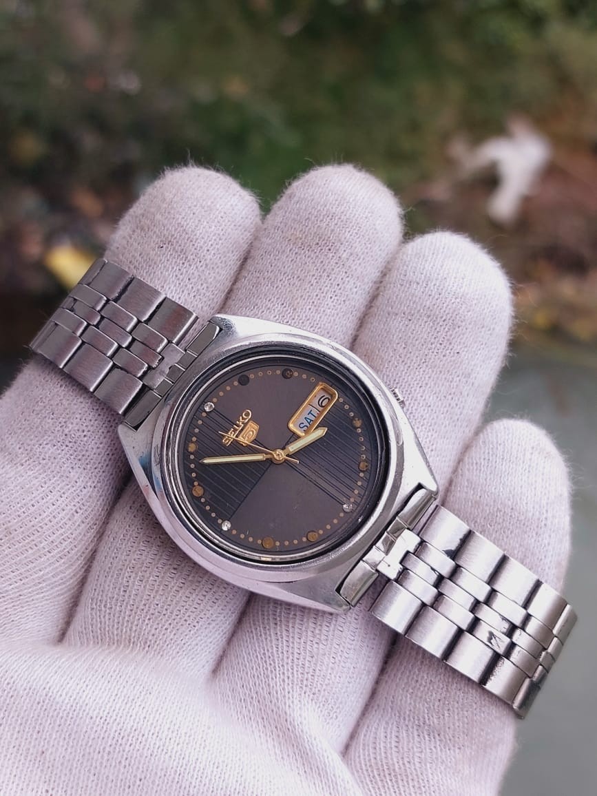 Vintage Seiko 5 7009-8331 Automatic 21 jewels gray dail men watch