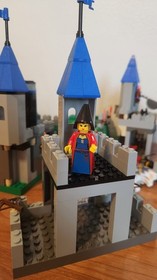 LEGO Castle: Royal Knight's Castle (6090) - Complete with Instructions No Box