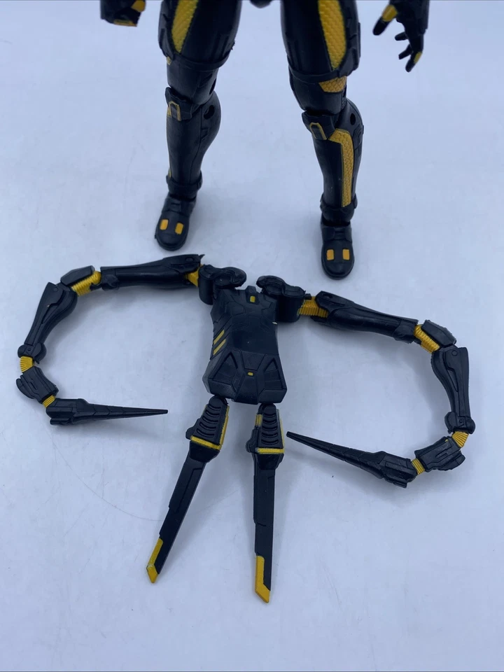 Figura de acción Yellowjacket de Marvel Legends primeros 10 años de Ant Man paquete de 2 Foto 3 de 4