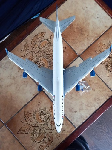 JC Wings 1:200 United Airlines Boeing 747-400 N128UA "Flaps' Down" (XX2267A) - Picture 5 of 7