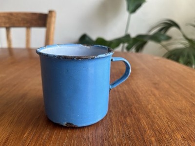 Kleine Vintage Emaille blau Camping Tasse Sammlerstück einige Rostflecken siehe Fotos
