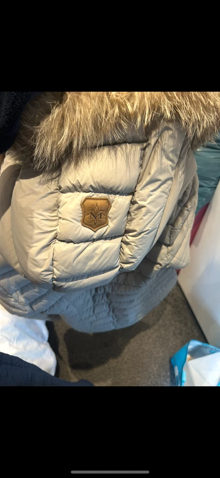 Abrigo chaqueta de plumón de diseñador Mackage para mujer con capucha y ribete de piel, cuero, negro XS Foto 3 de 4