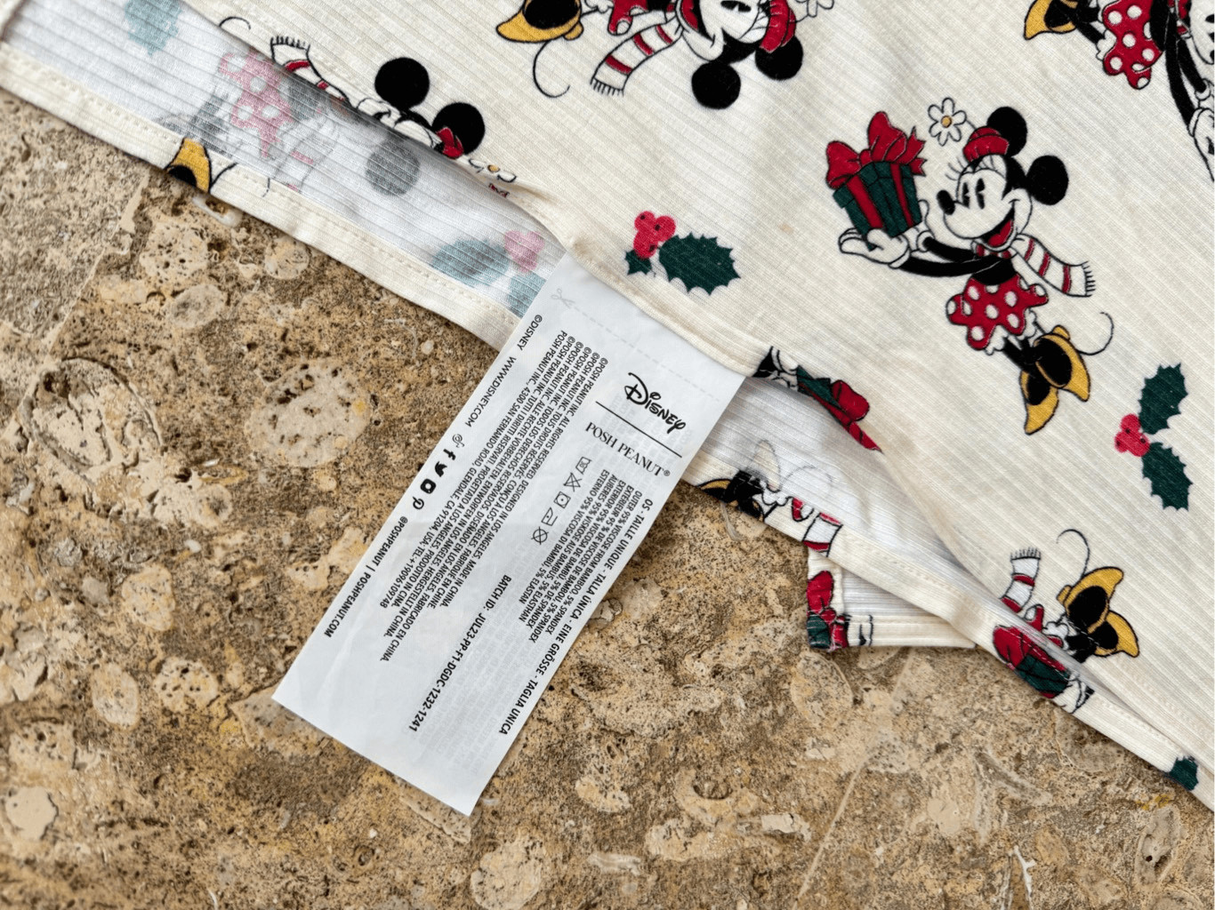 Disney Blanket Minnie Mouse Holiday Edition Ribbed Stretchy Posh Peanut
