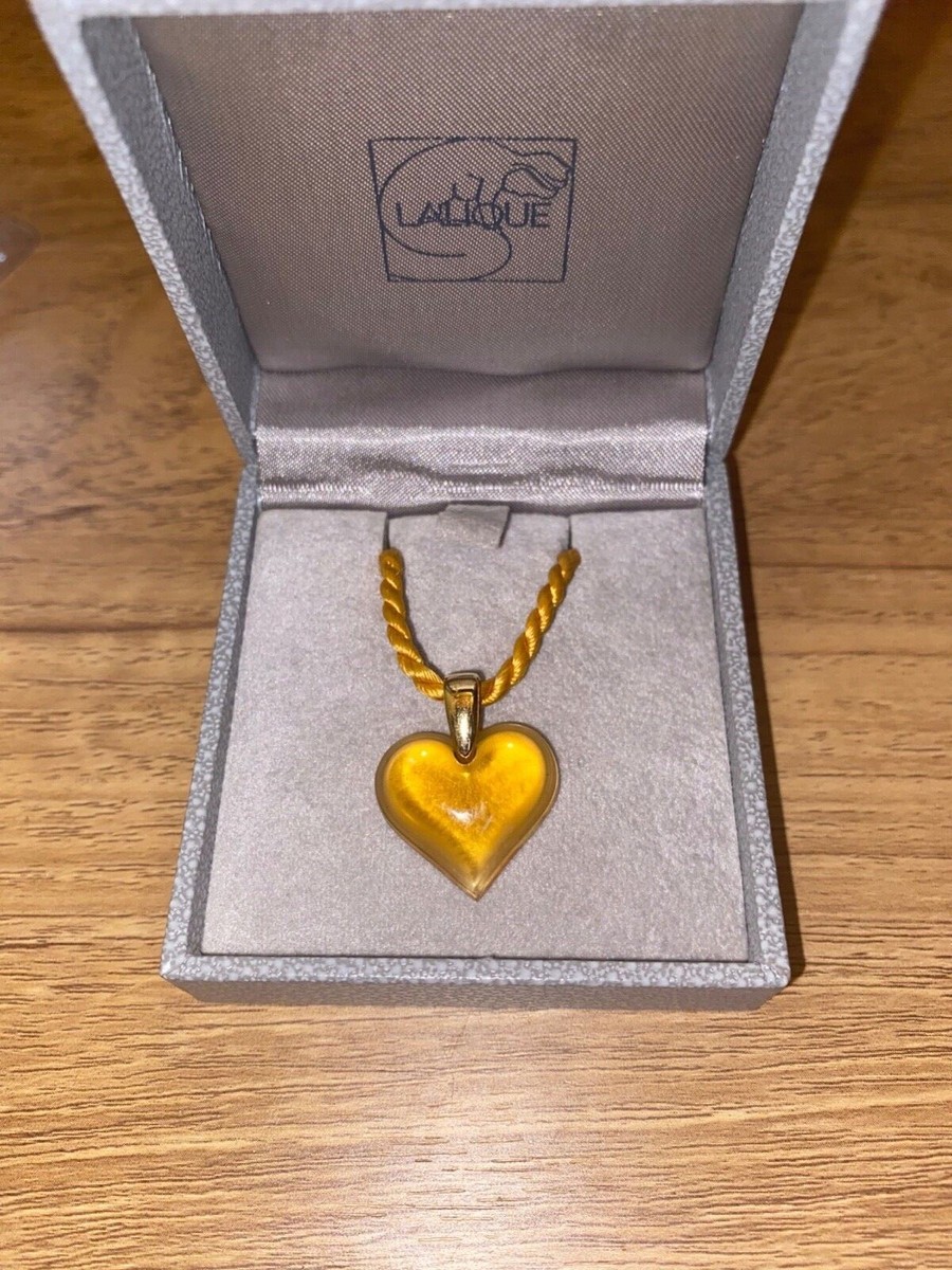 LALIQUE PARIS ペンダント ハート ラリック クリスタル ハートペンダント（レッド）を買い取りまし