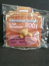 CHERISHED TEDDIES CLUB MEMBEAR 2001 MEMBERS ONLY LAPEL PIN IN PINK 824313 NEW 
